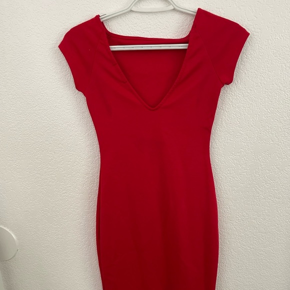 Red dress - Picture 2 of 3